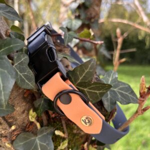 Collier Ki'color bleu kérosène et beige savane